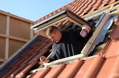 Pose de fenêtres de toit Velux à Montromant